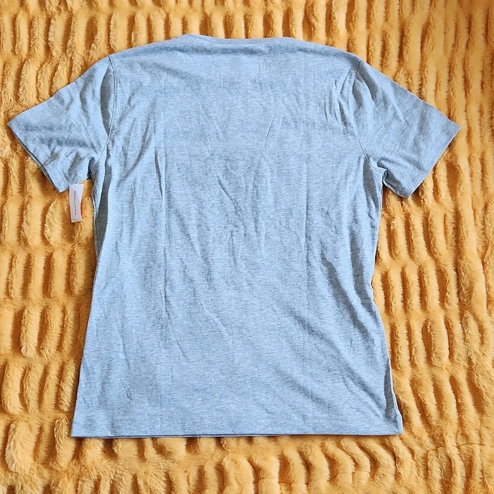 🆕 Banana Republic Pocket T-Shirt - Medium